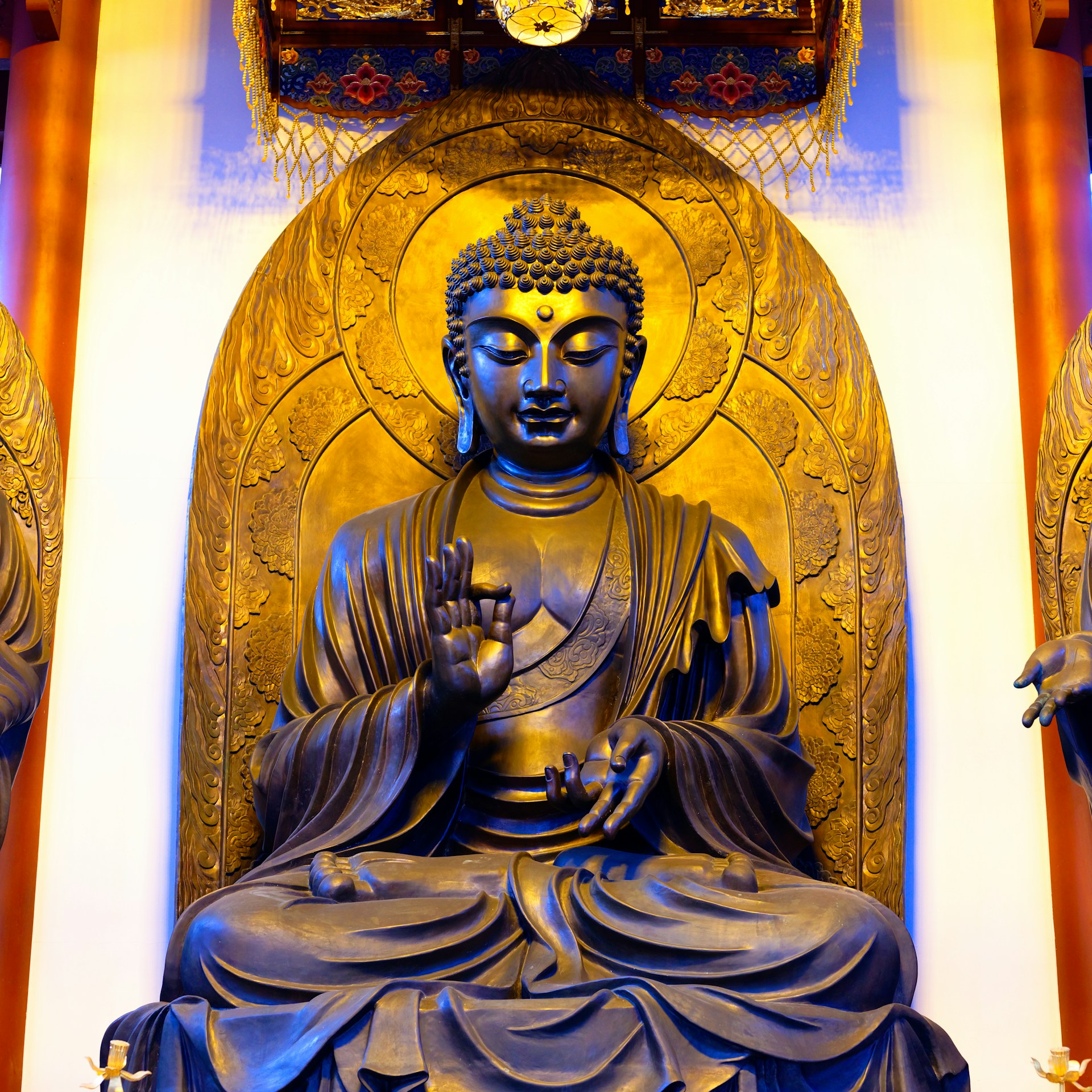 Buddhist Chant  - Om Tare Tuttare Ture Soha